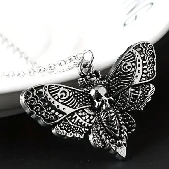 THE GOTH MOTH - Picture 1 of 2